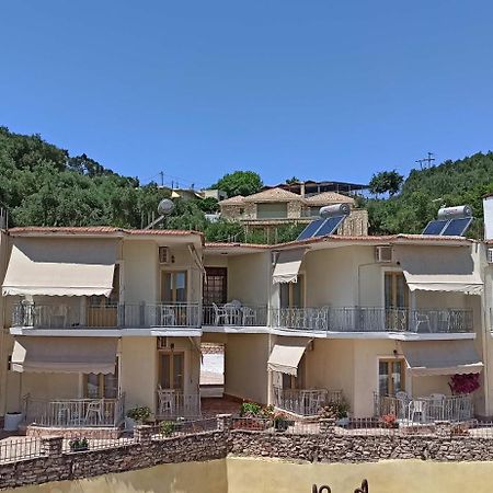 Fountas Studios Parga Luaran gambar